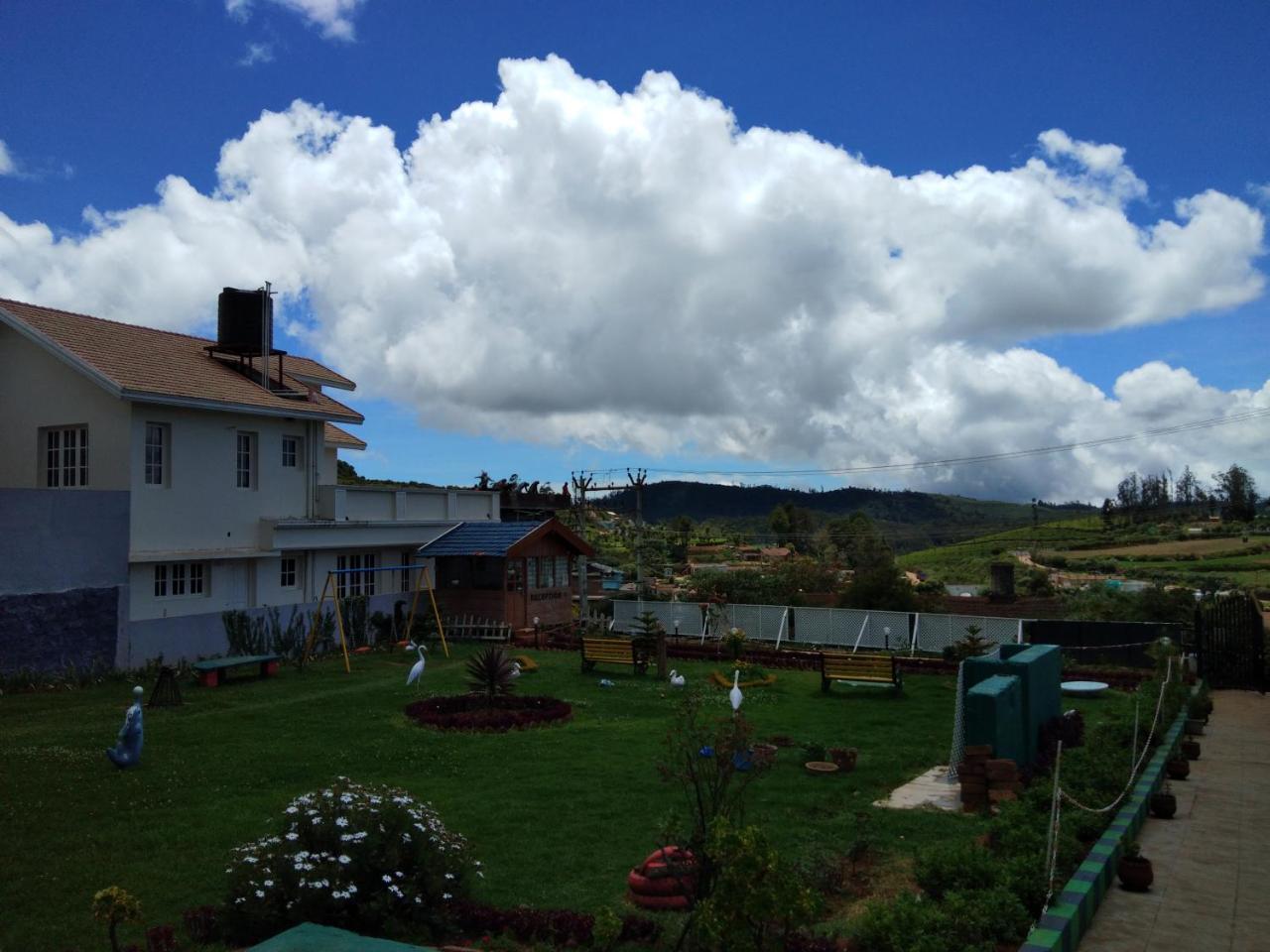 Drizzle Drop Inn Ooty Eksteriør billede